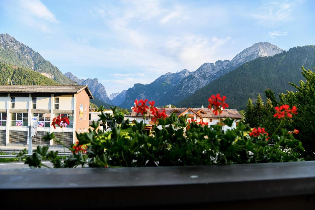 Guesthouse Rosengarten Dobbiaco Exterior foto